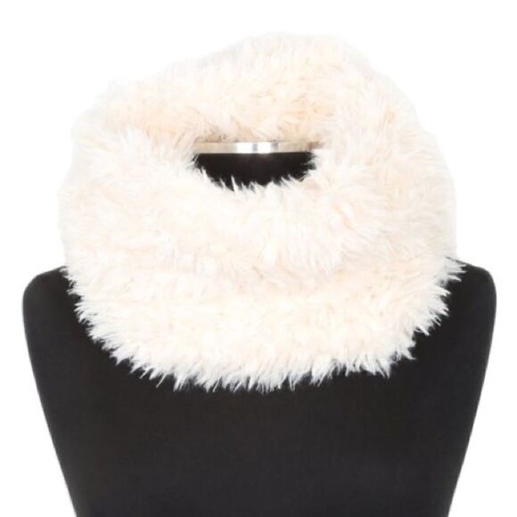 Steve Madden Faux-Fur Plush Infinity Scarf Ivory NWT - Picture 1 of 4